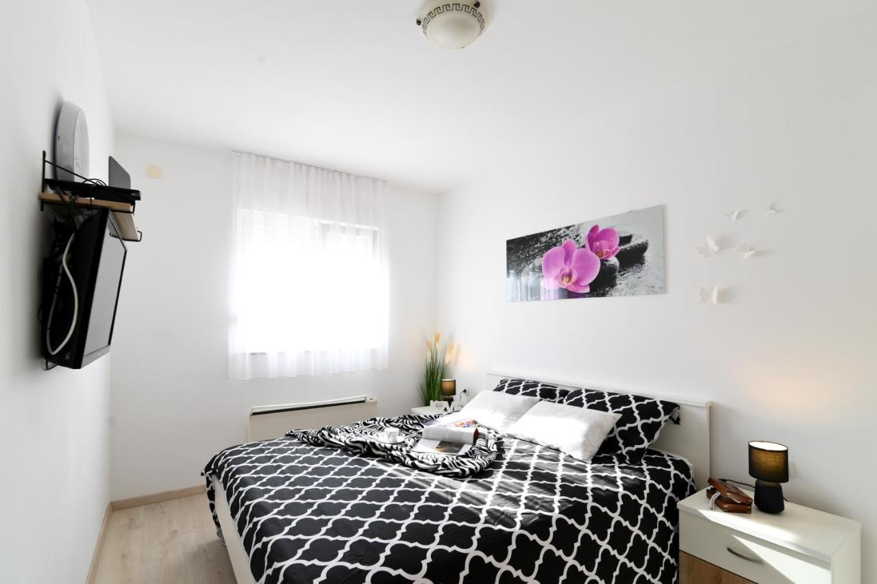 Rossy Apartment Rijeka Bagian luar foto