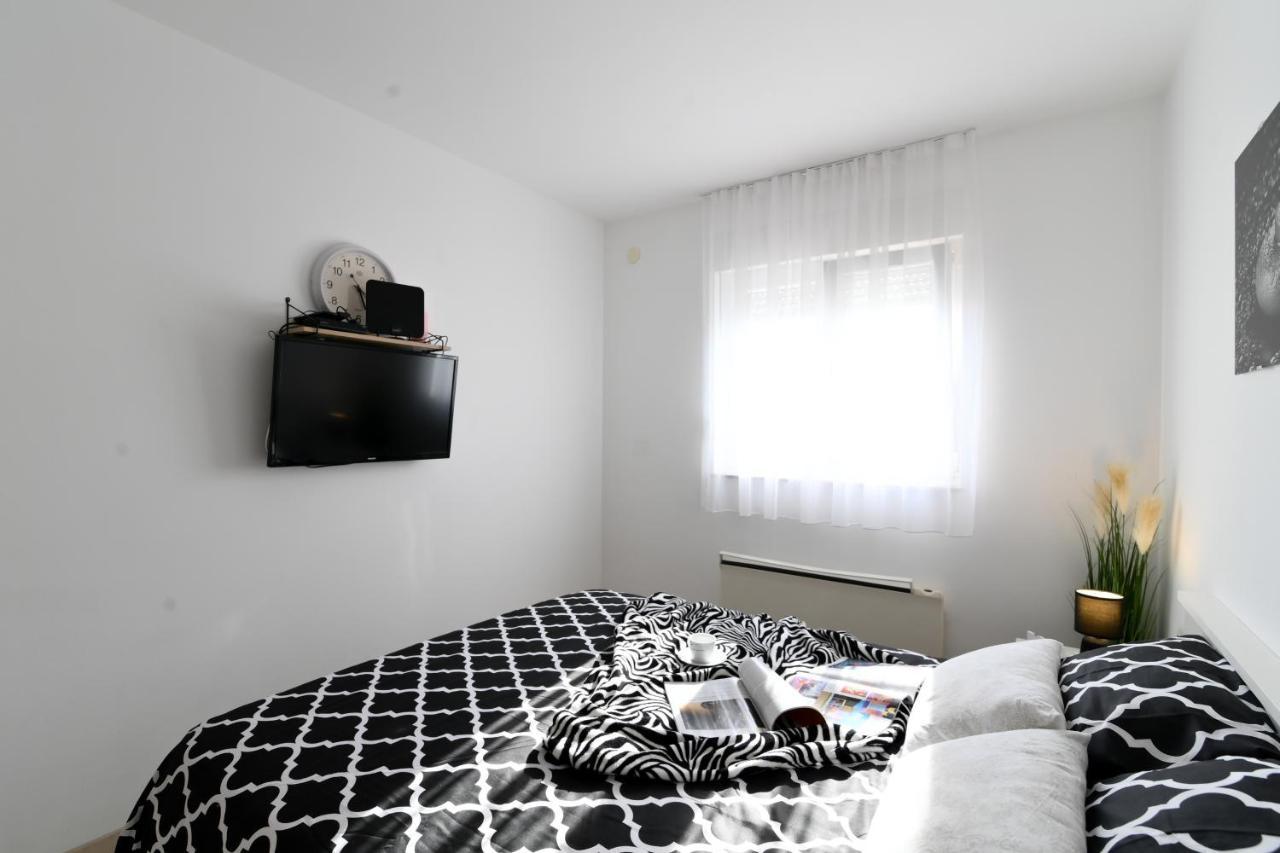 Rossy Apartment Rijeka Bagian luar foto
