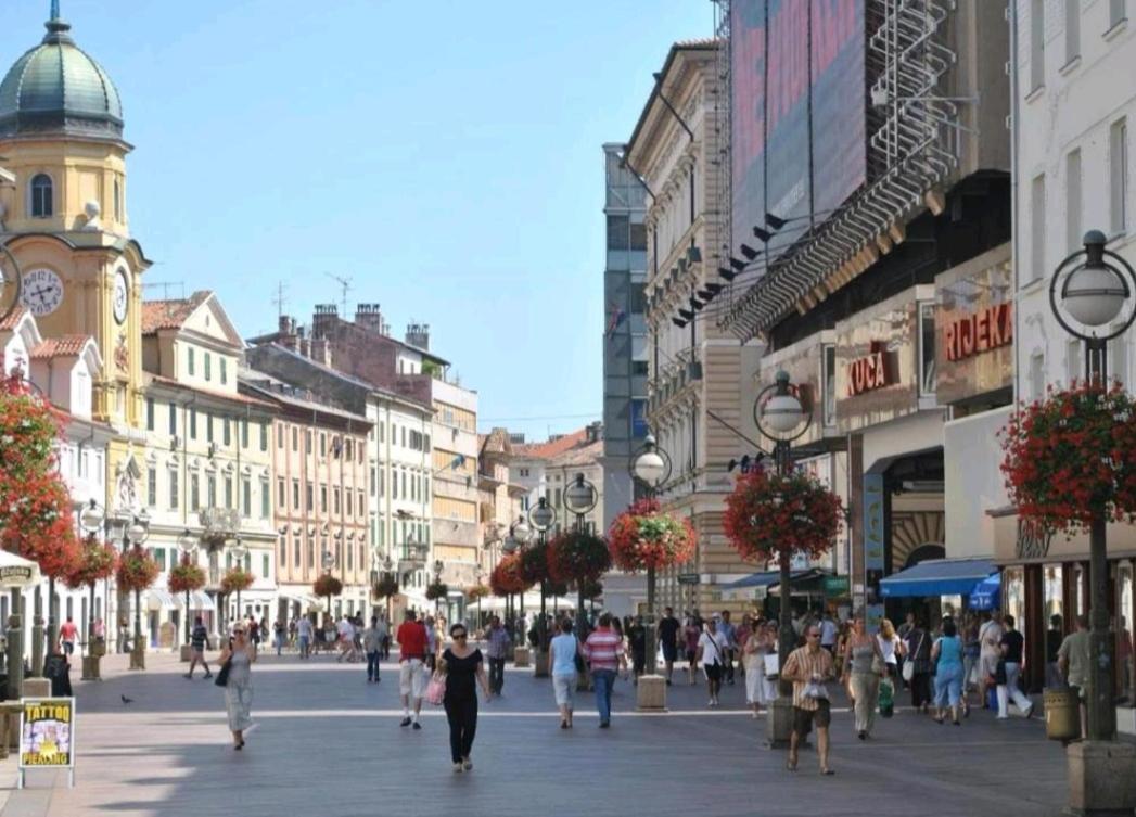 Rossy Apartment Rijeka Bagian luar foto